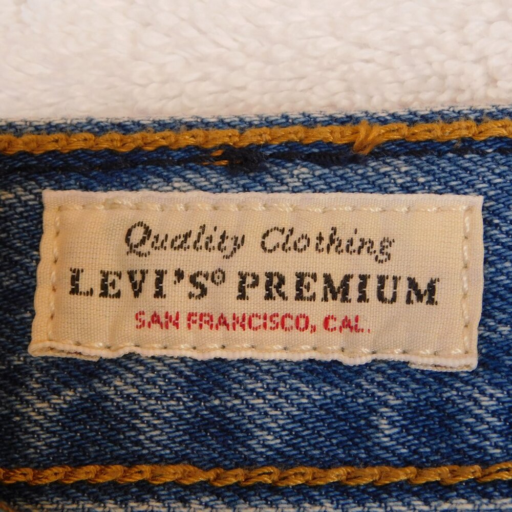 Levi's High Loose Light Blue High-Waist Denim Jean Shorts - Picture 5 of 9